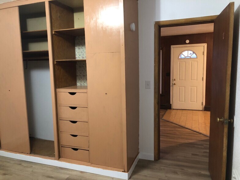 Building Photo - 703 S 9th Ave