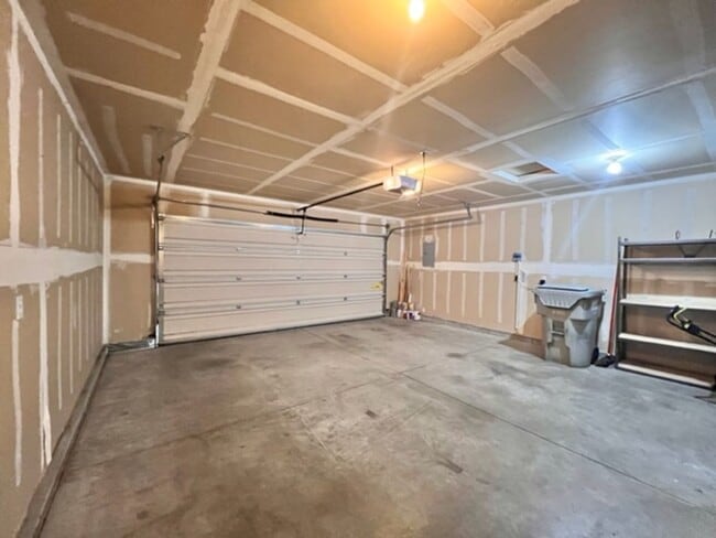 Building Photo - 13037 W Peachleaf Ct