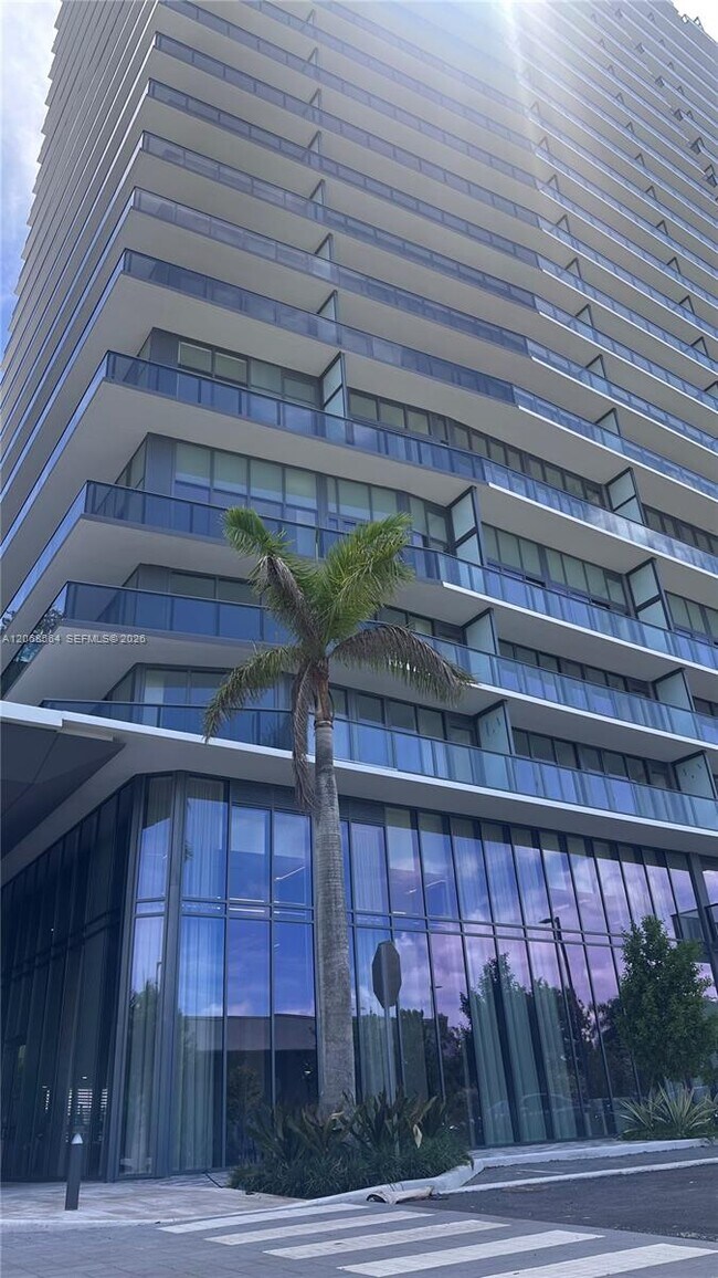 Building Photo - 1170 E Hallandale Beach Blvd