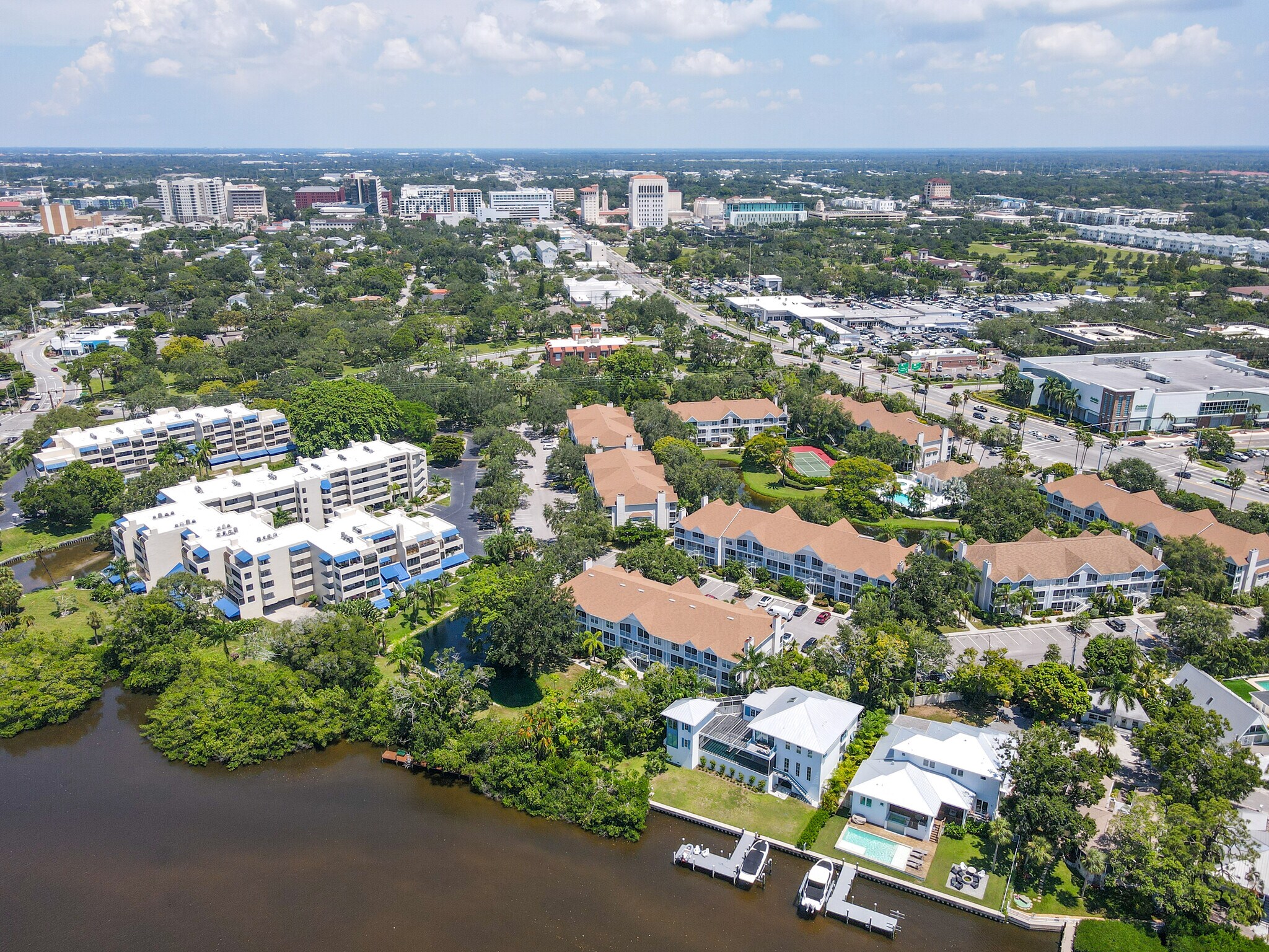 Building Photo - 850 S Tamiami Trl