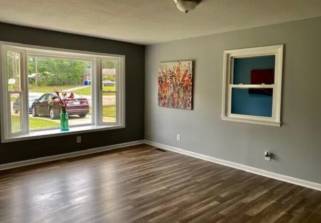 Building Photo - Cozy Ranch Home w/ Enclosed Sunroom, Fully...