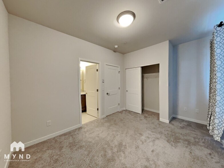Building Photo - 10944 NE 189th St