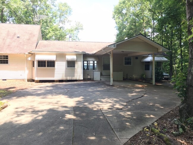 Building Photo - 4084 Friendship Rd
