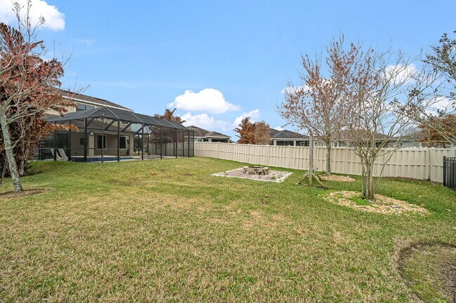 Building Photo - 4BR, 2.5BA home with resort style outdoor living!