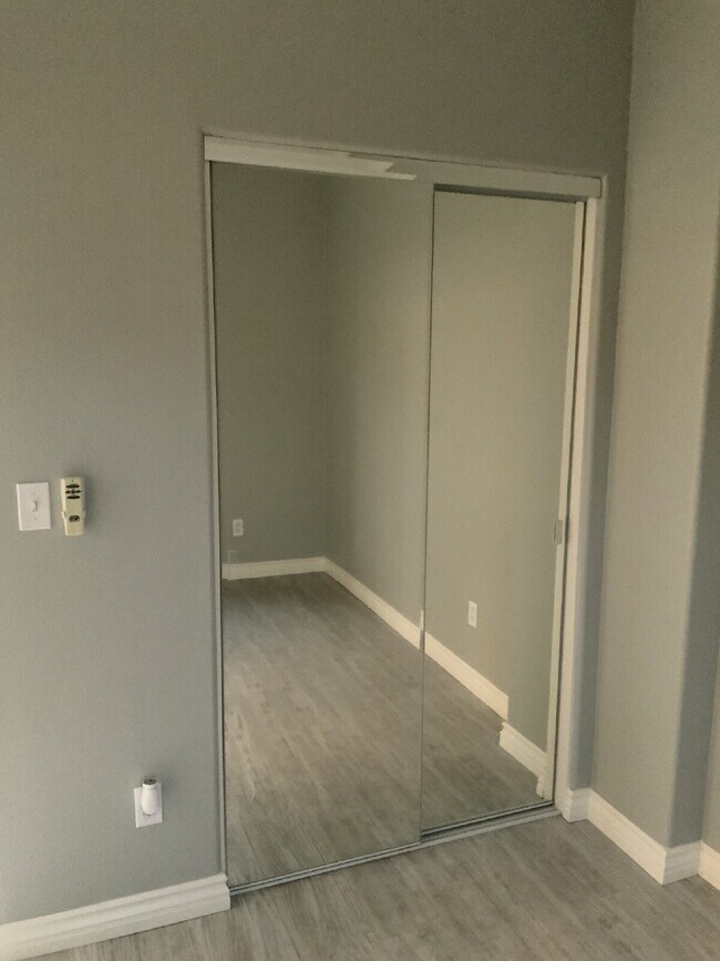 Building Photo - Beautiful Valencia Townhome in the Highly Desirable Village Walk Community