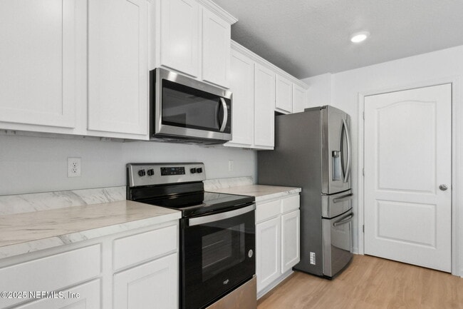 Building Photo - 65445 River Glen Pkwy