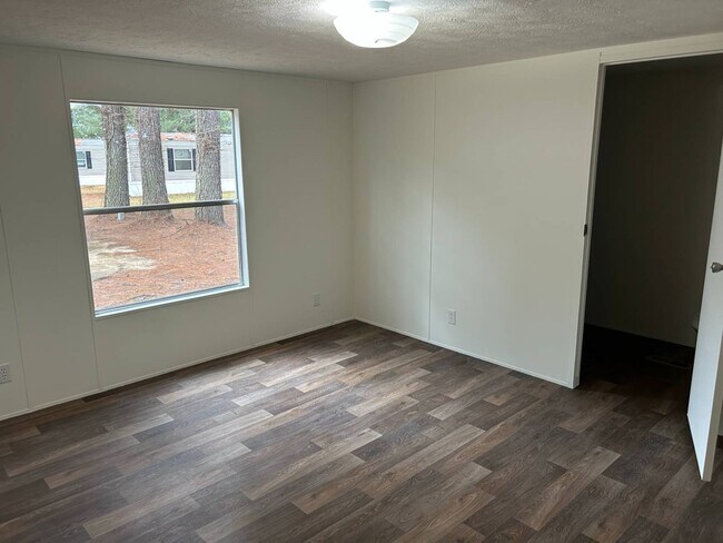 Building Photo - 1048 Victoria St