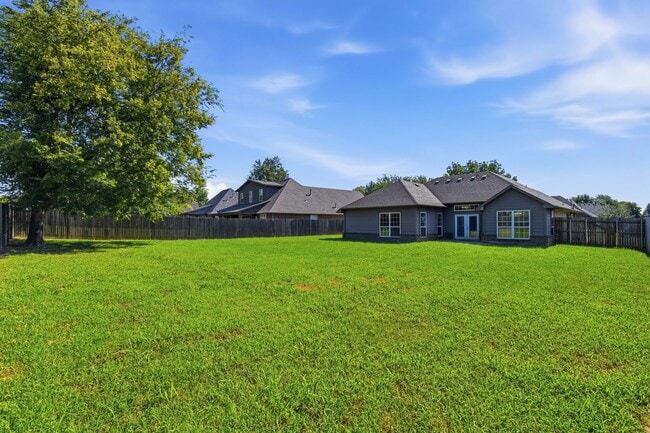 Building Photo - Claremore | 3 Bed | 2 Bath | Large Backyard