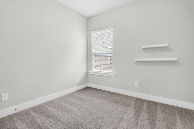 Building Photo - Must see 3 bedroom, 2.5 bath Home in Midto...