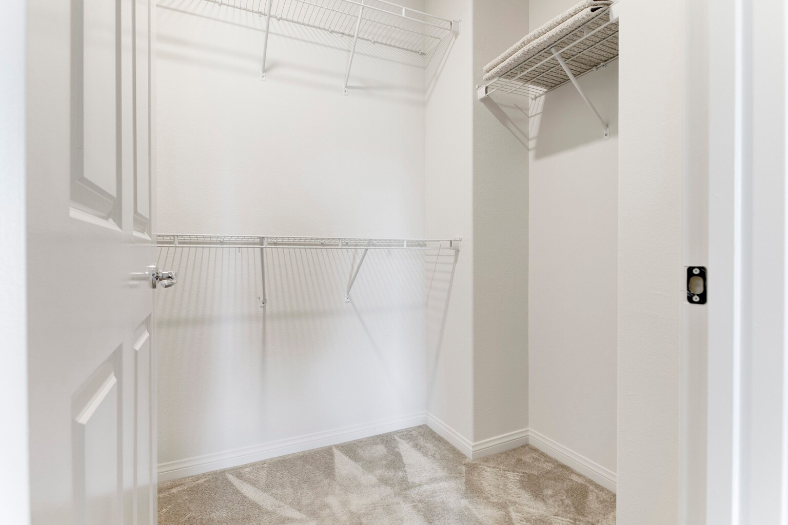 Building Photo - 14121 W Oak Ln