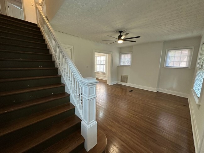 Building Photo - 113 E Lane Ave