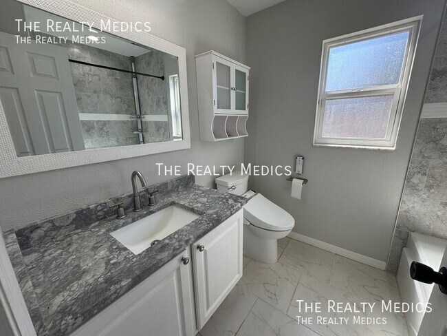 Building Photo - 2601 Bridle Dr