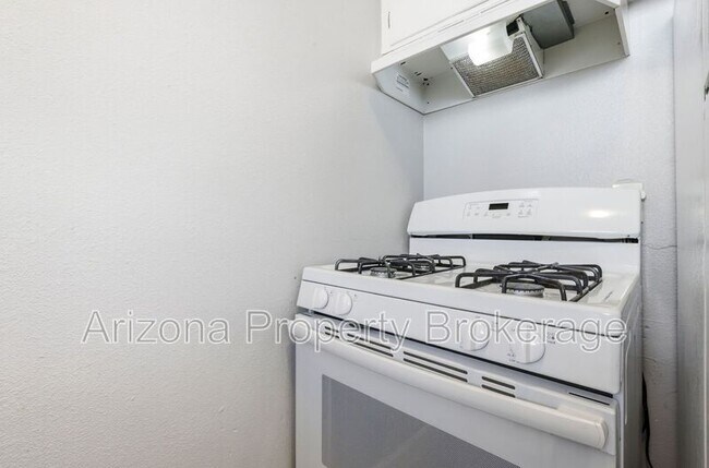 Building Photo - 805 E Turney Ave