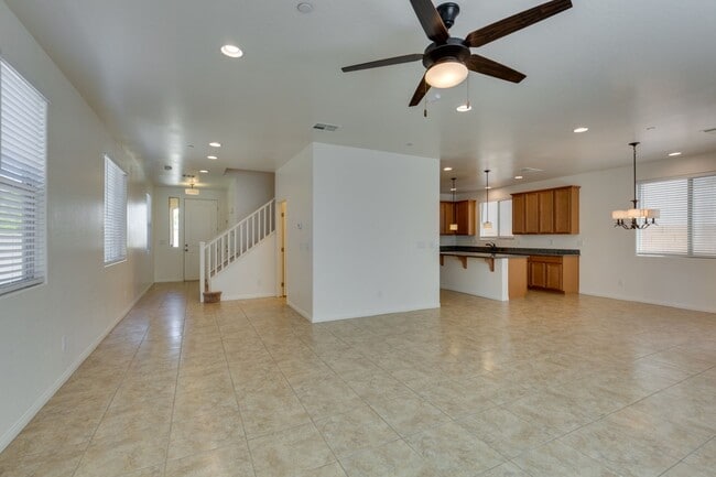 Building Photo - Gorgeous one story 4 bedroom 2 Bathroom Ho...