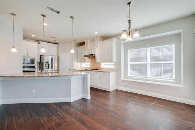 Building Photo - Welcome to this beautiful 4-bedroom, 3.5-b...