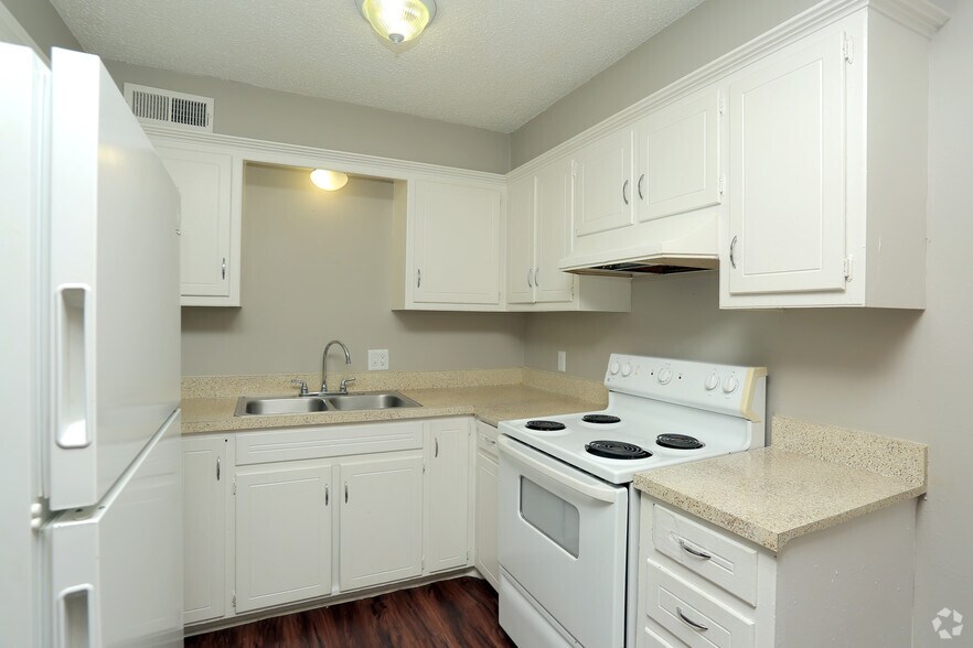 Primary Photo - Shoreview Apartments