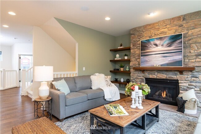 Building Photo - 4 Bedroom Oversized Home in Mountlake Terrace- Office Space and Charging Station