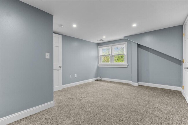 Building Photo - 10 Cooke Pl