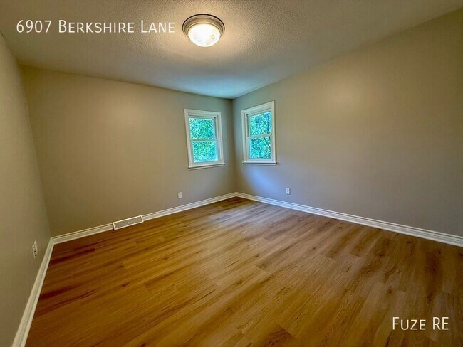 Building Photo - 6907 Berkshire Ln N