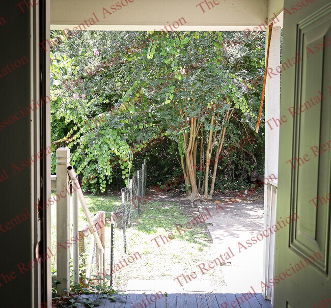 Building Photo - 108 S Farmerville St