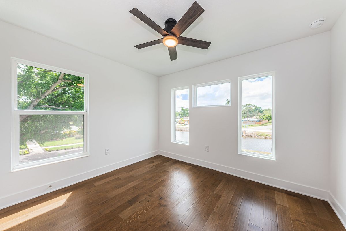 Building Photo - 1701 25th Ave N