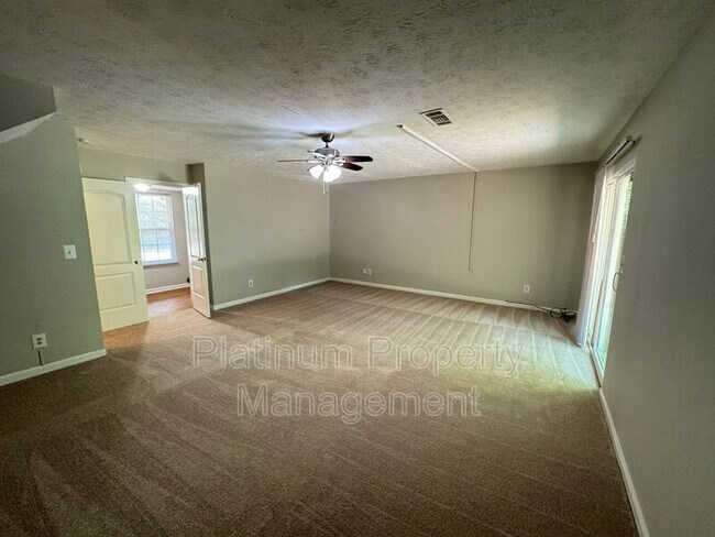 Building Photo - 270 Splitwood Ln