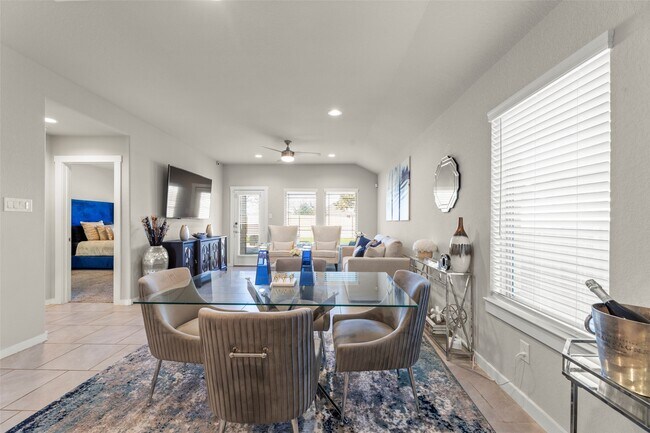 Building Photo - 7526 Highland Chase Dr