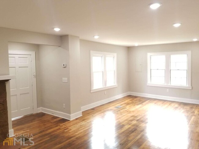 Building Photo - 2429 Macon Dr SW