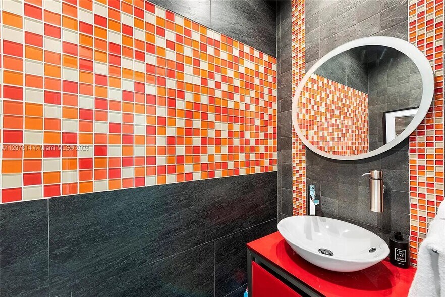 Building Photo - 221 Jefferson Ave