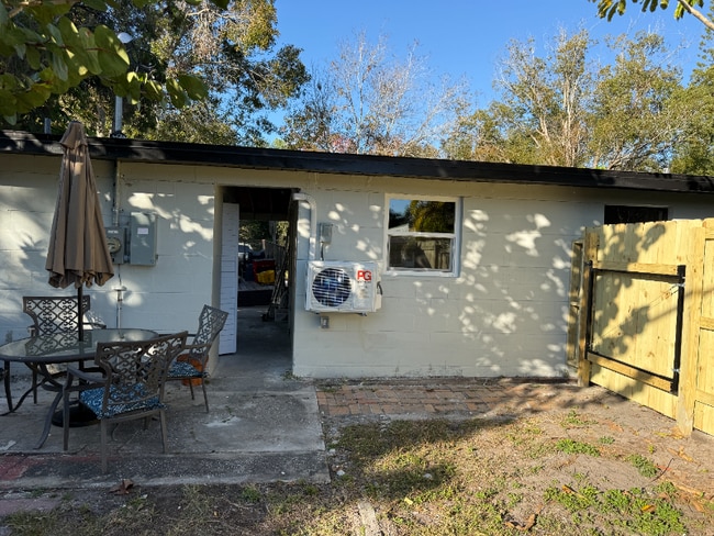 Building Photo - 3000 Karen Ave