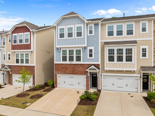 Building Photo - 1039 Commack Dr