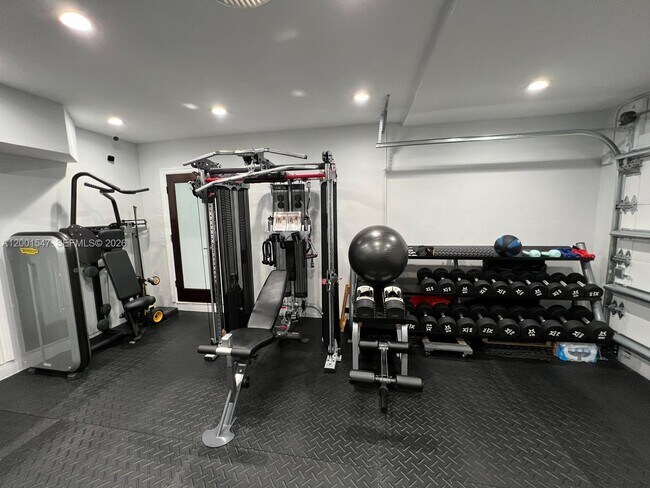 Building Photo - 13300 Biscayne Bay Terrace