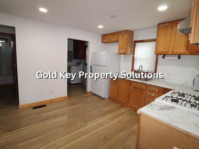 Building Photo - Nicely Updated 3 BR 1.5 BA House with Central Air and Garage (NO SECTION 8)
