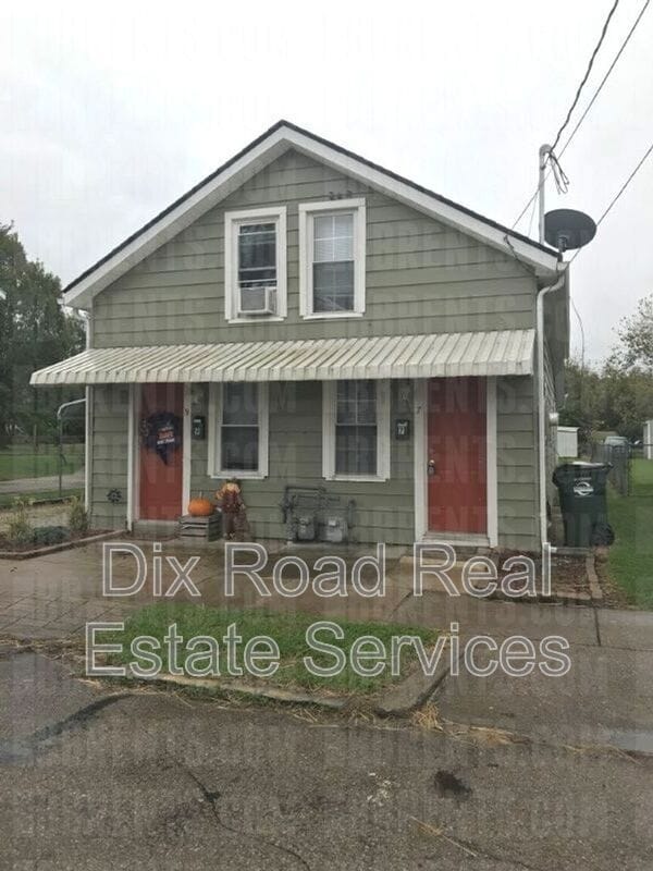 Building Photo - 9-9 E Main St