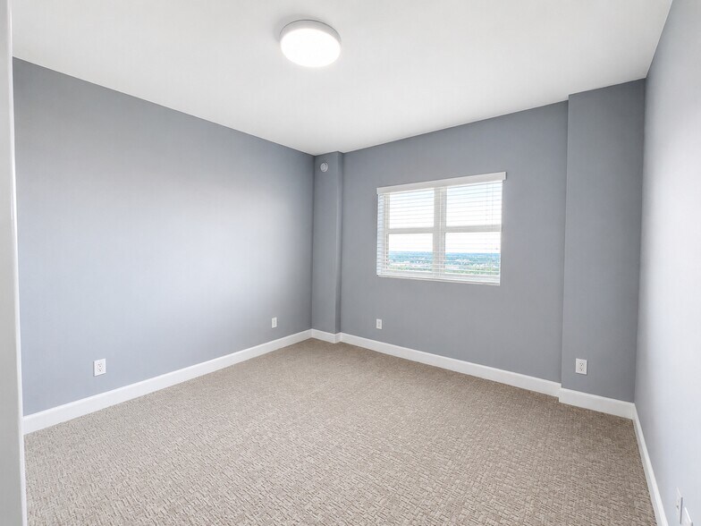 3rd Bedroom - 14951 Royal Oaks Ln
