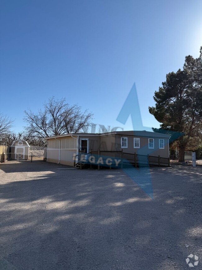 Building Photo - Updated, large lot, refrigerated air! Dona...