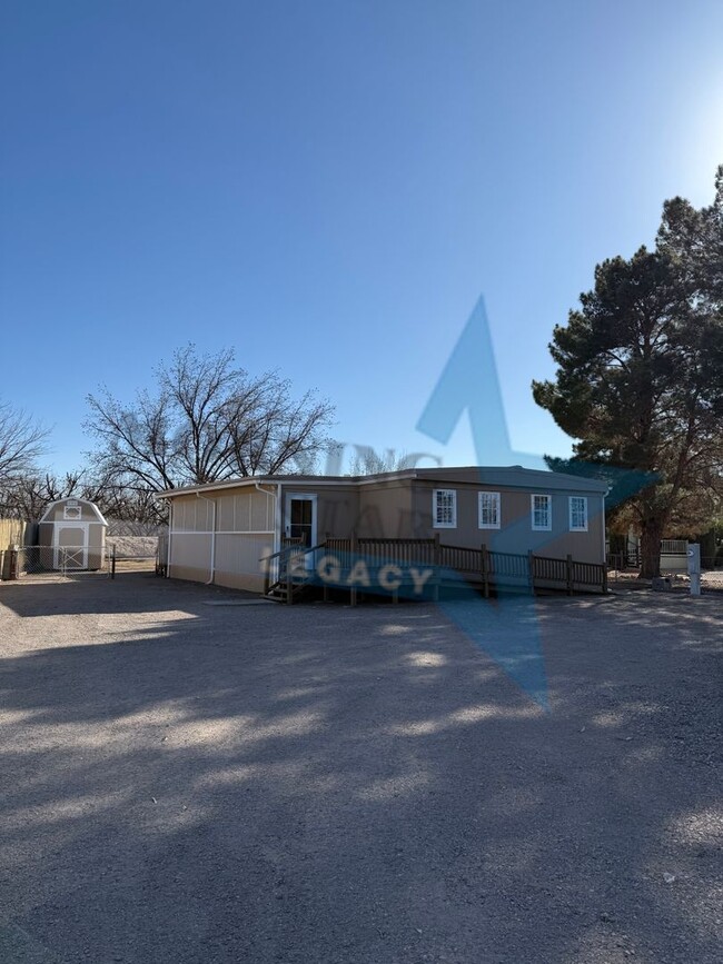 Primary Photo - Updated, large lot, refrigerated air! Dona...