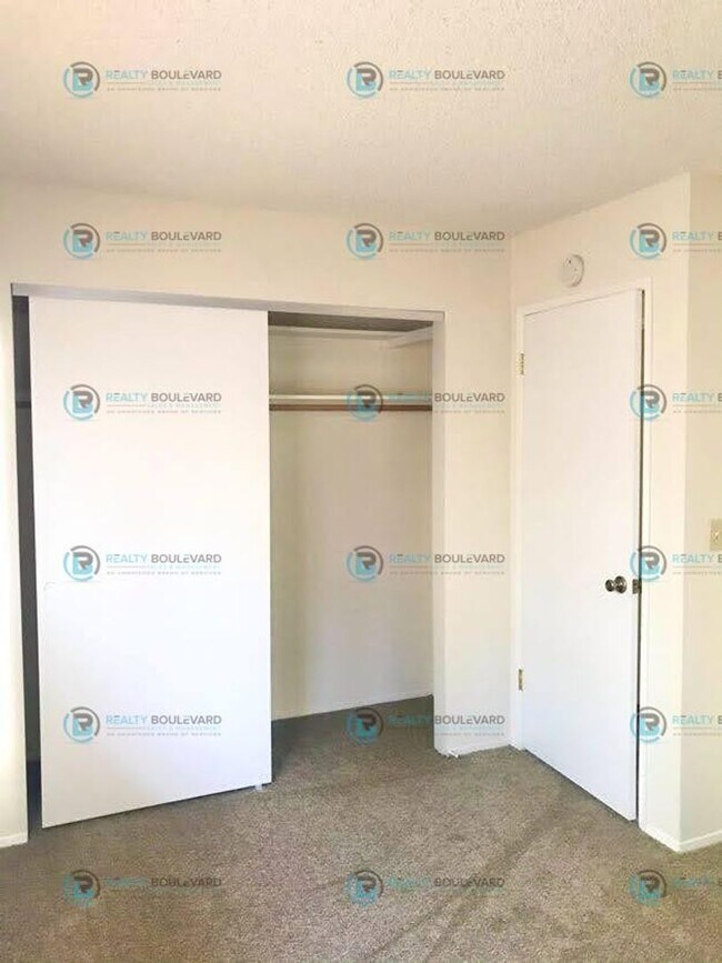 Building Photo - 3BR/2BA Single-Story with Backyard, RV Par...