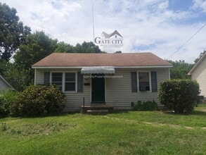 Building Photo - 914 Randolph St