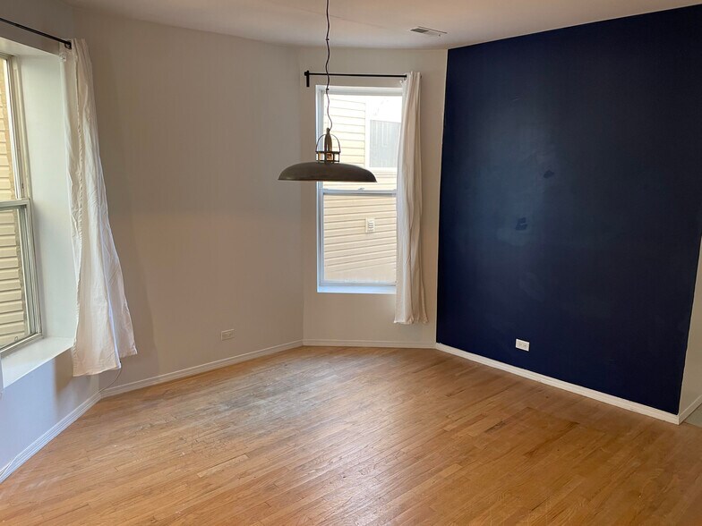 Dining - 1452 N Talman Ave