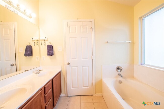 Building Photo - 5000 Willamette Ln