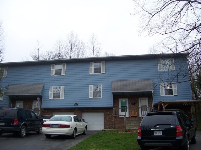 Building Photo - 140-146 Lively St