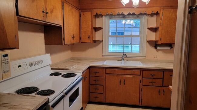 Kitchen - 680 W Fennville St