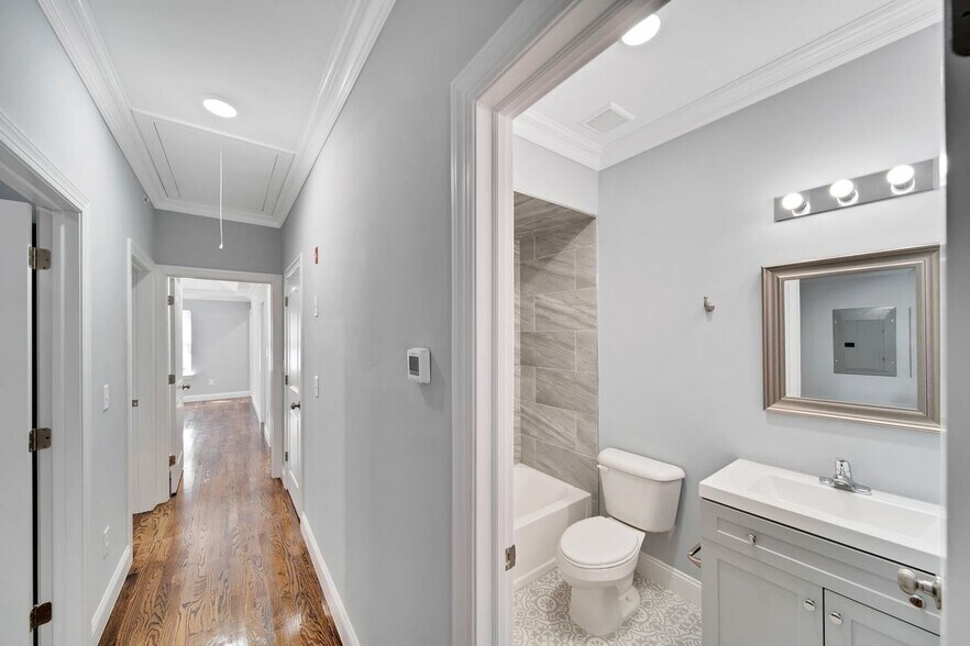 Building Photo - 267 S 10th St