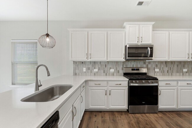 Building Photo - Easy Living in North Creek Village!