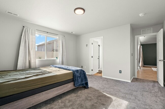 Building Photo - 16372 Whitley Ave