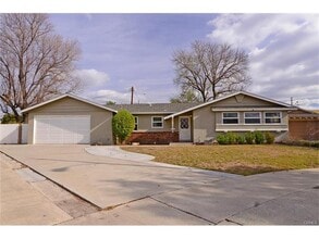 Building Photo - 1535 E Everett Pl