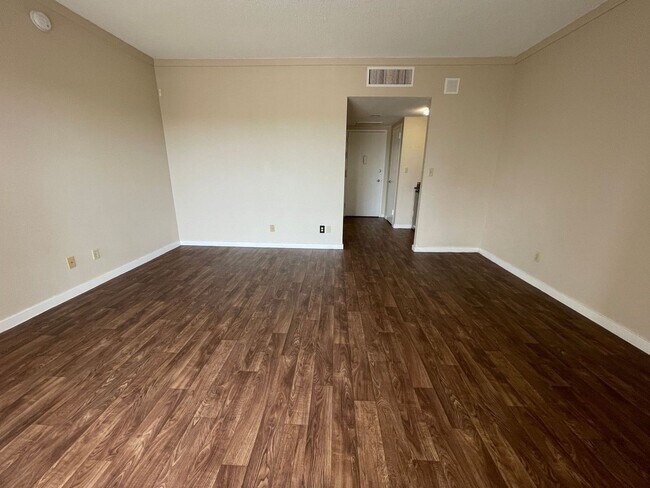 Building Photo - Studio in the Heart of Phoenix!