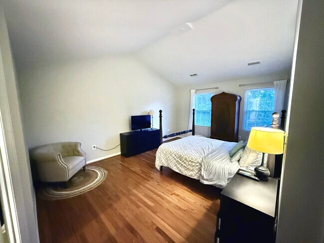 Building Photo - 2730 Wildwood Cir