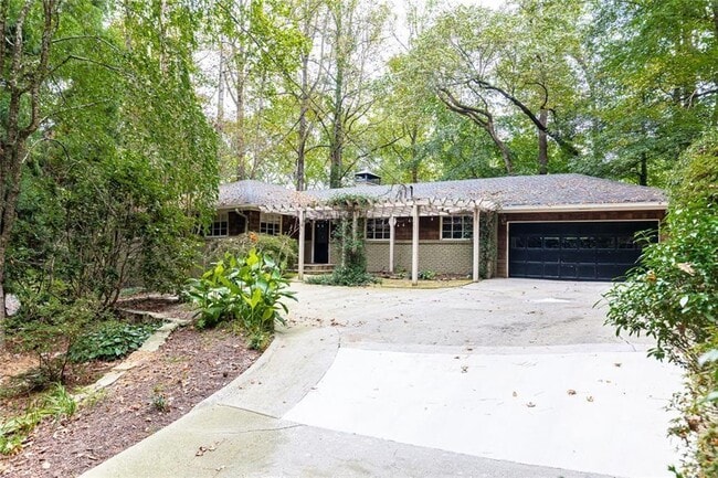 Building Photo - 3943 Lake Forrest Dr NE